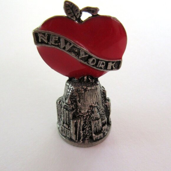 New York souvenir collectible thimble - big apple - skyscrapers - c 1970s-80s - Picture 8 of 9